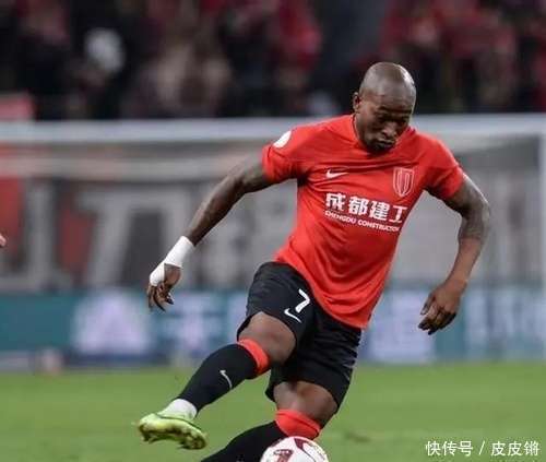 乐鱼体育-包含败北引发热议！，莱万多夫斯基在老鹰比赛中领先优势明显引发球迷热议的词条-乐鱼体育